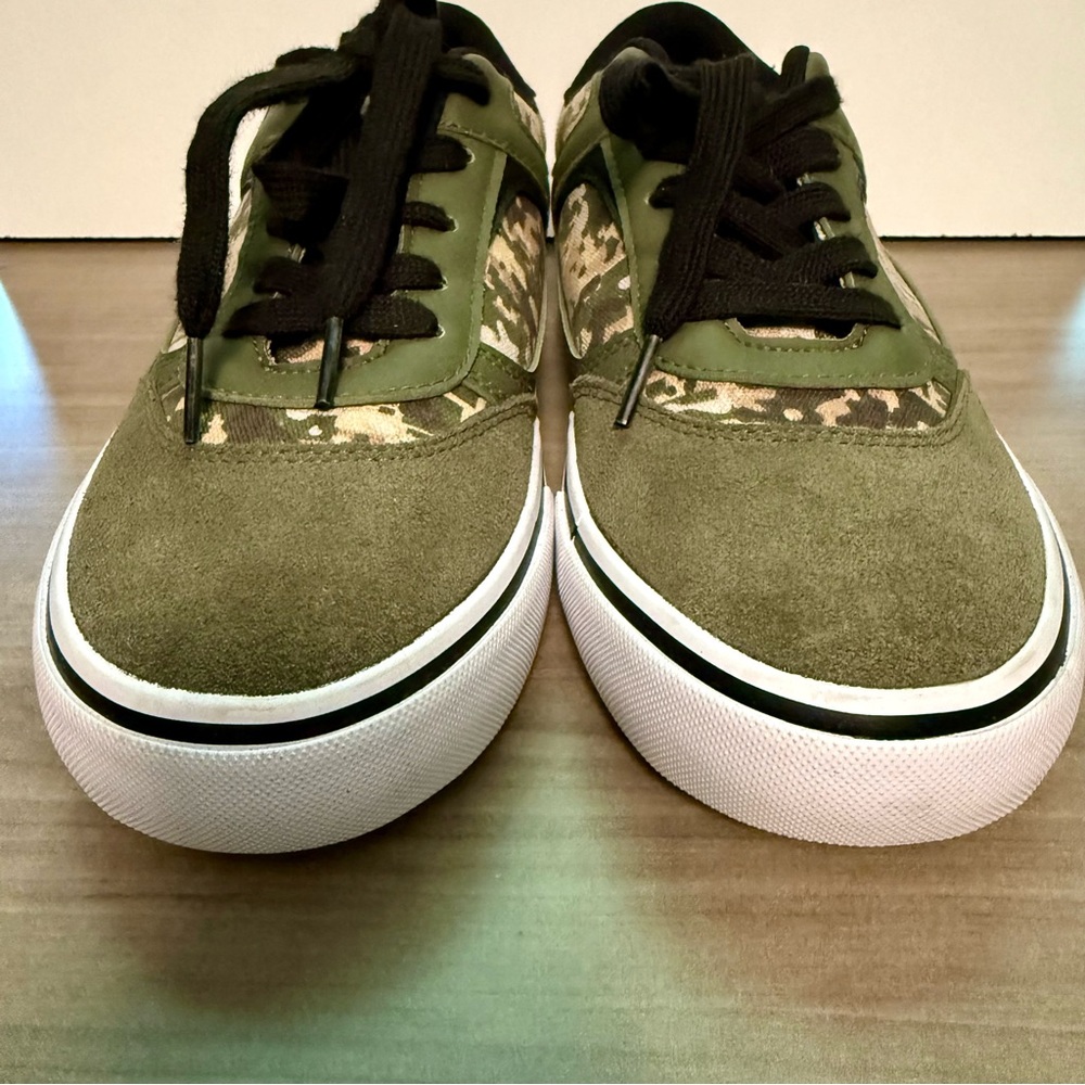 Airwalk Olive & Camo Sneakers Big Boys Size 6